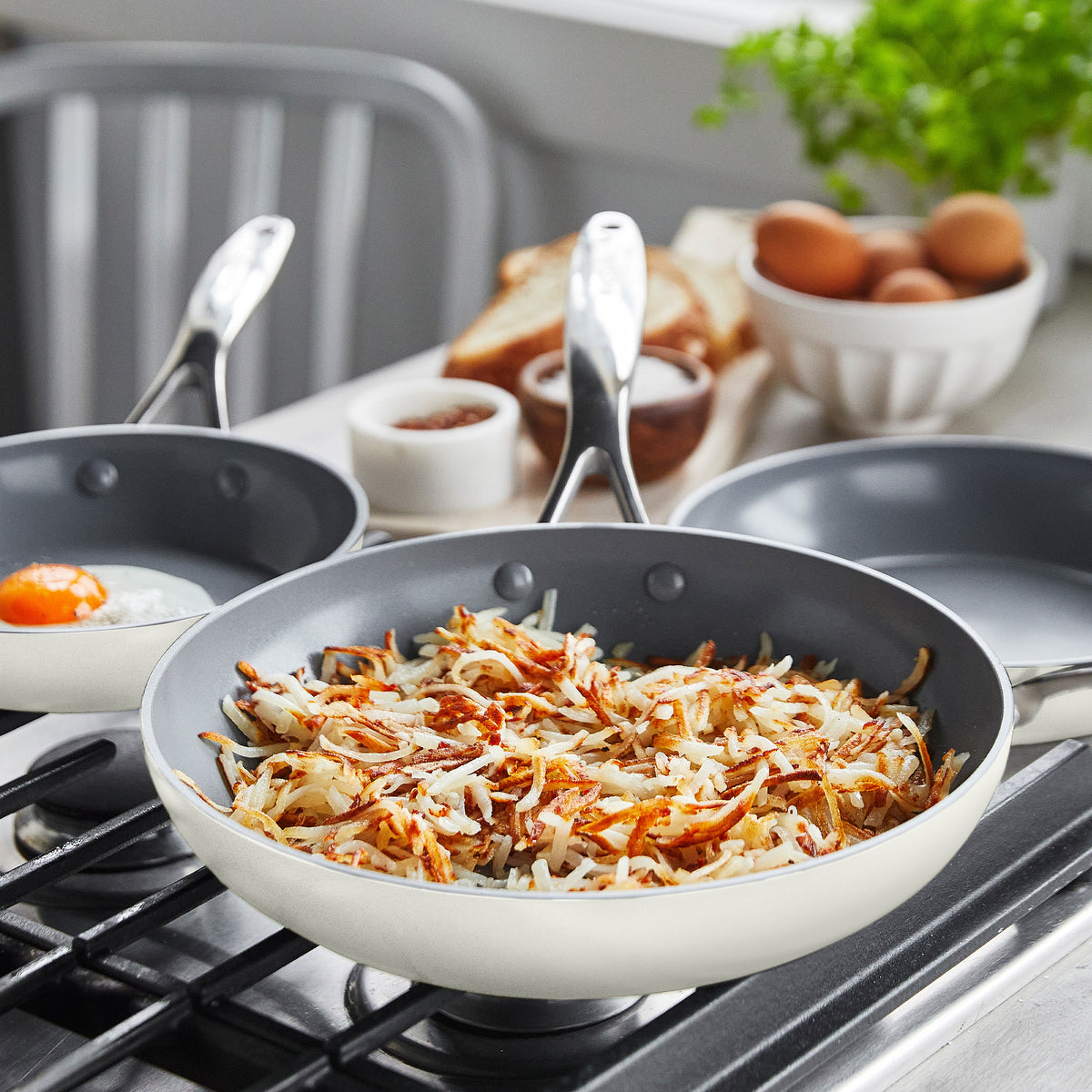 Valencia Pro Ceramic Nonstick 8. 9.5. and 11 Frypan Set | Cream - Image 7