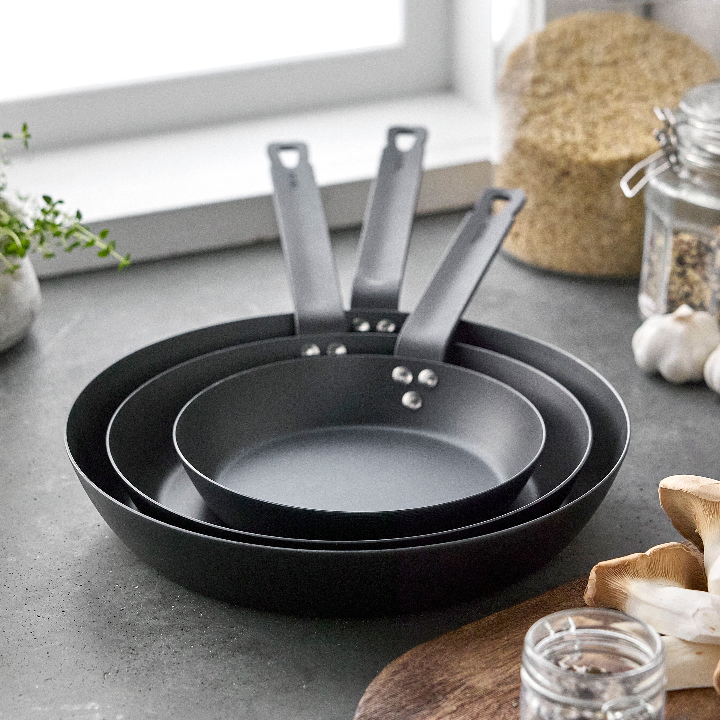 Bobby Flay by GreenPan 8 Carbon Steel Frypan - Image 12