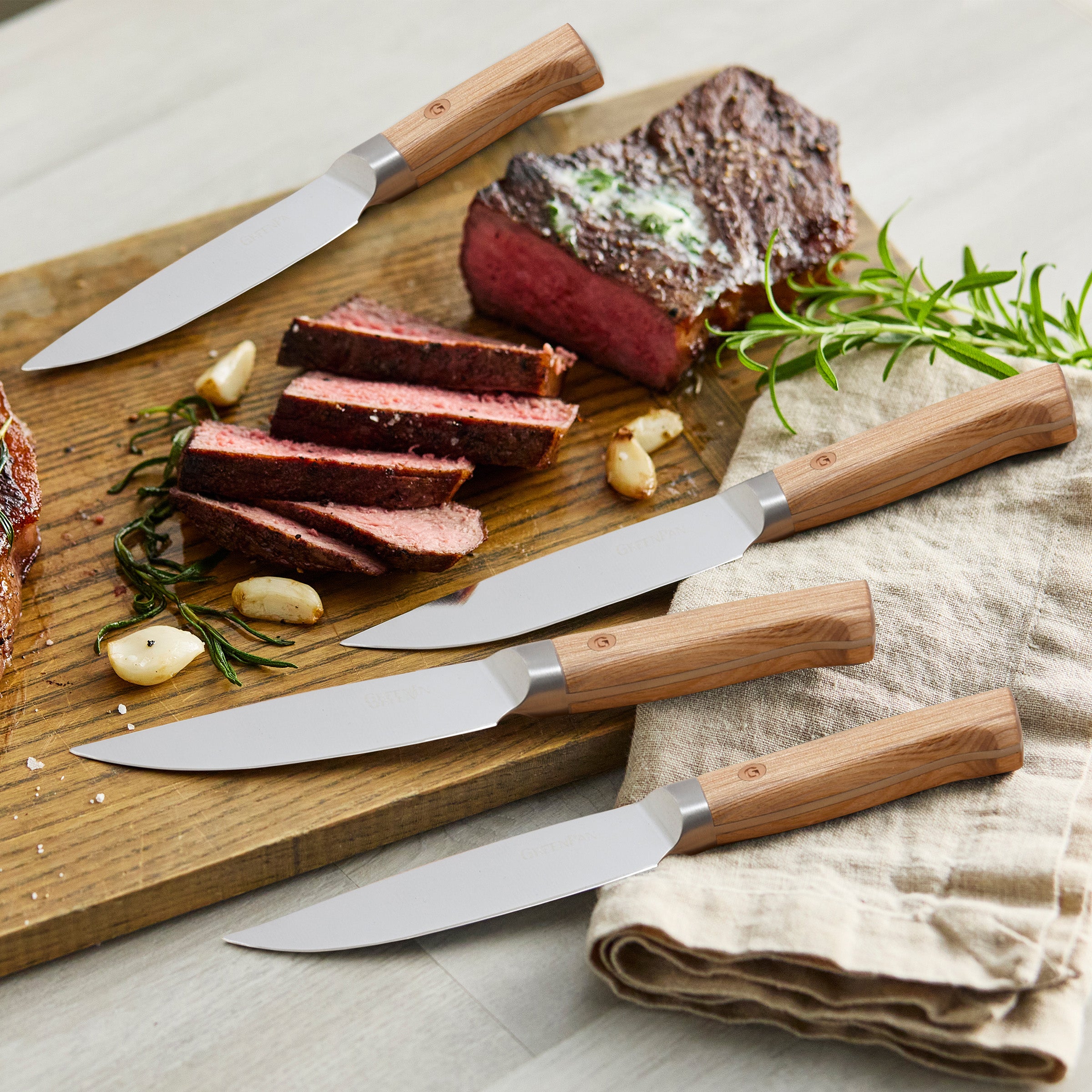 Elite Cutlery 8-Piece Steak Knife Set with Light-Wood Handles - Image 4