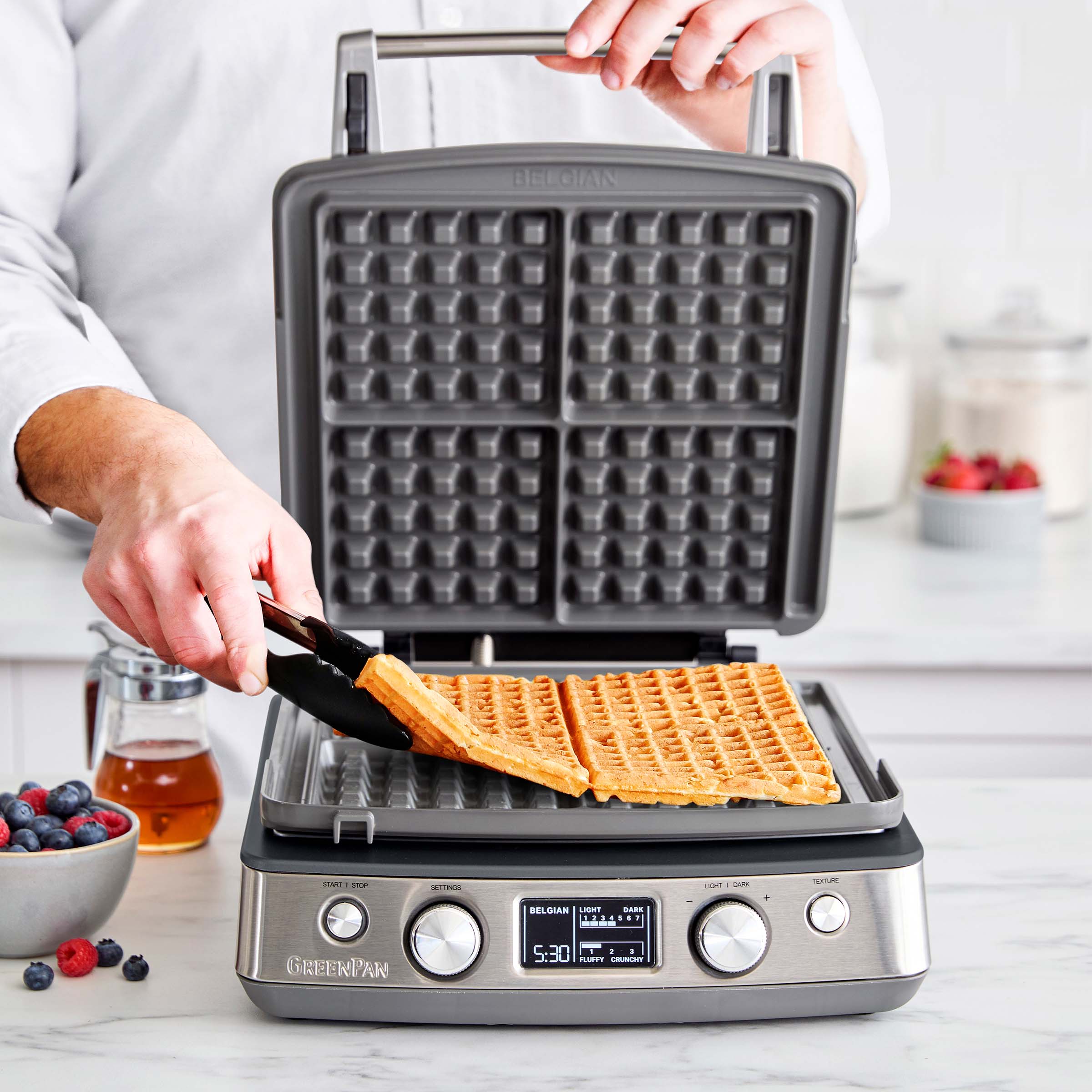 Elite Ceramic Nonstick 4-Square Waffle Maker | Graphite - Image 9