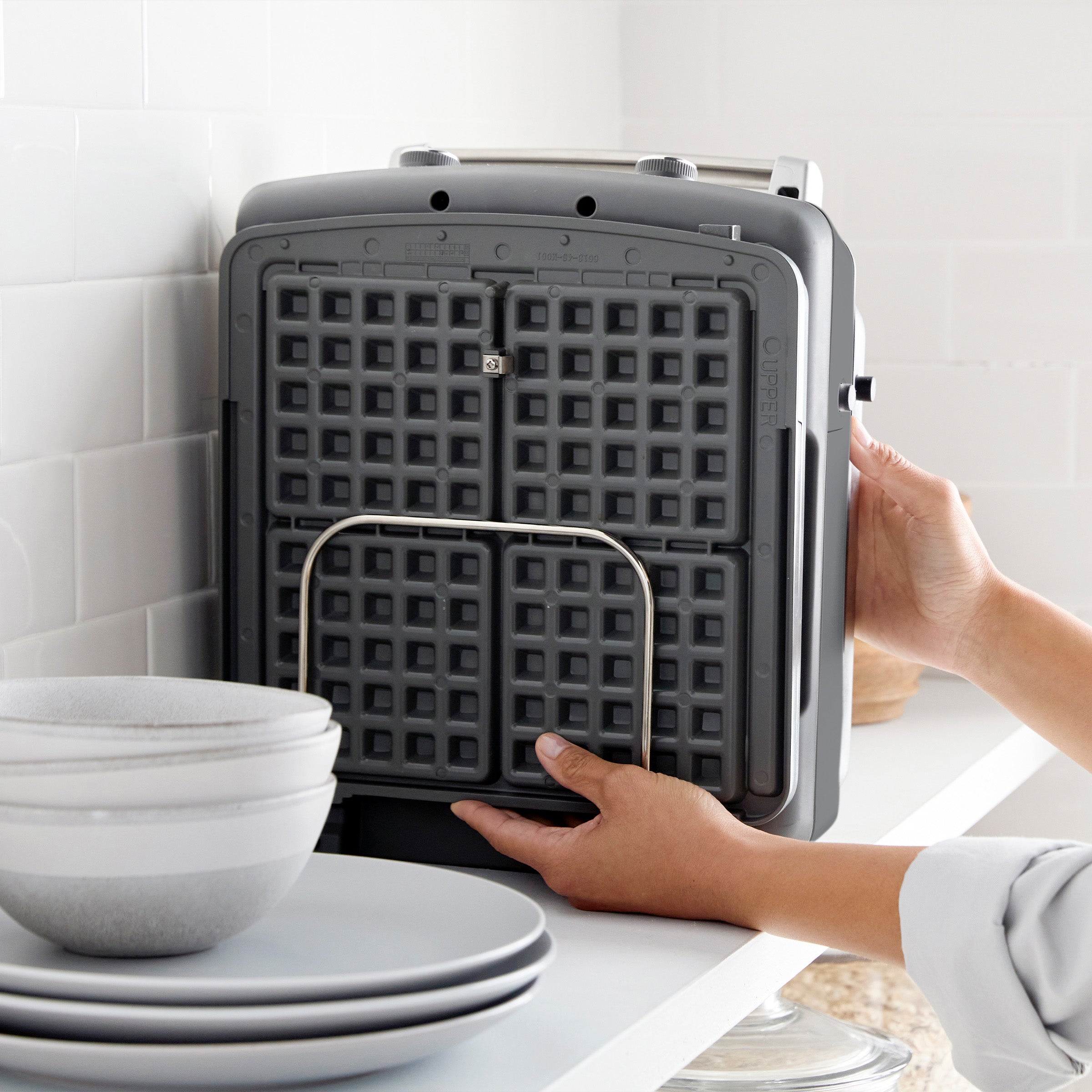 Elite Ceramic Nonstick 4-Square Waffle Maker | Graphite - Image 10