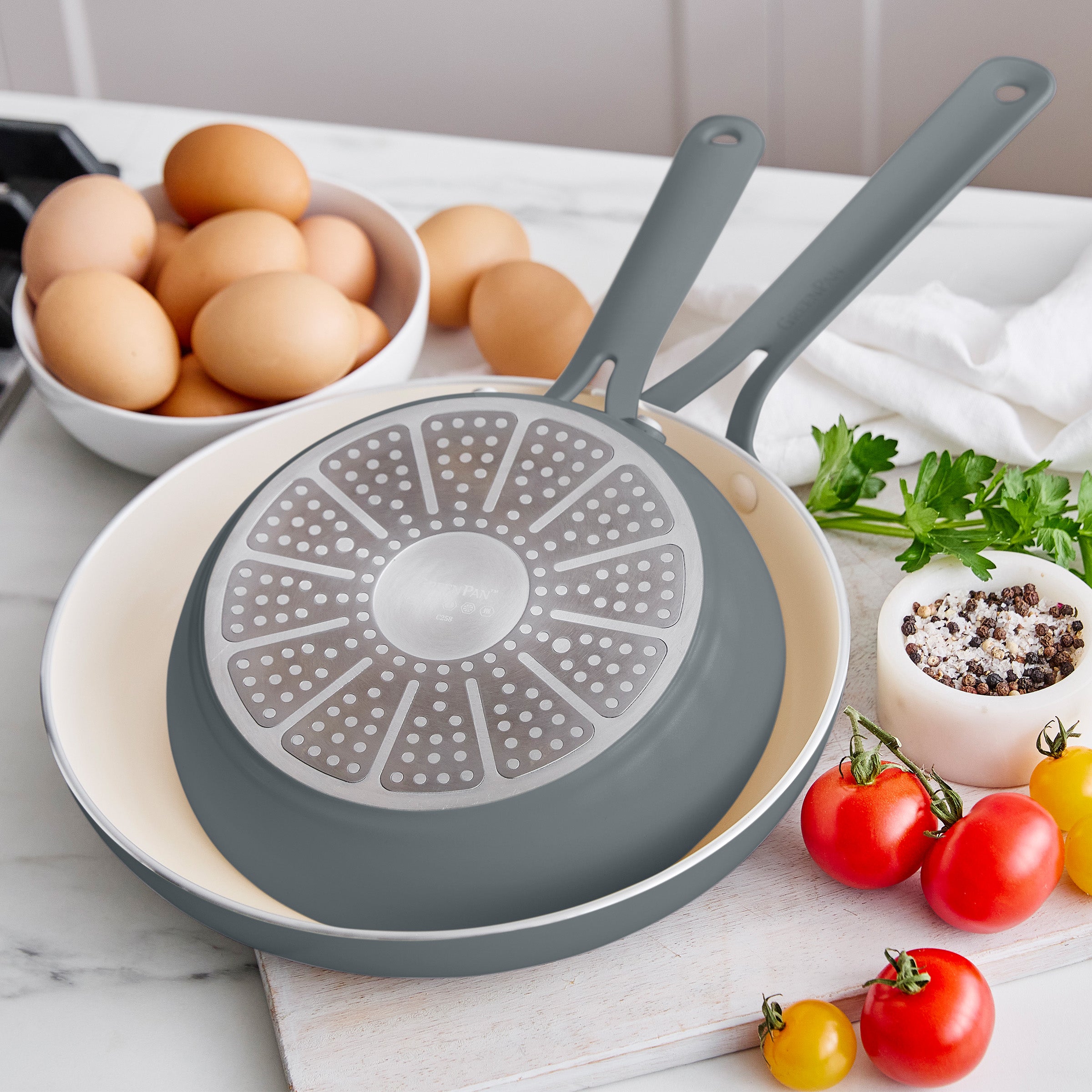Nova Gallery Ceramic Nonstick 8 and 10 Frypan Set | Gray - Image 5