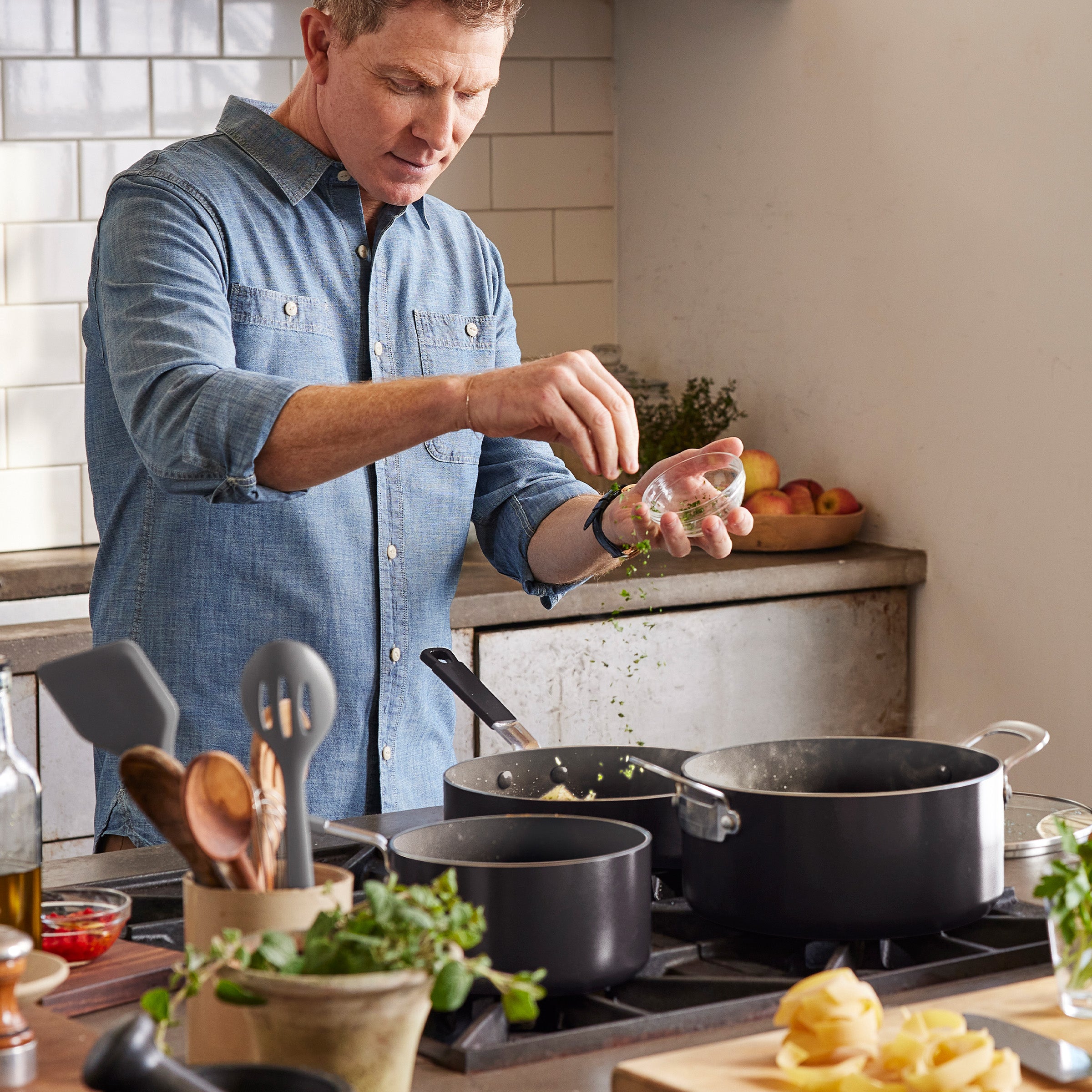 Bobby Flay by GreenPan Professional Ceramic Nonstick 10-Piece Cookware Set | Black - Image 4